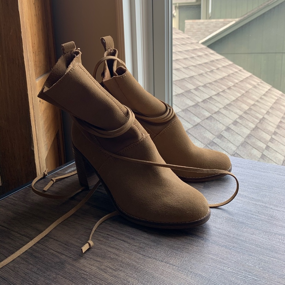 Toms Tie-up Heels
